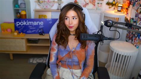 poki mane nip slip|Pokimane Had an Accidental Nip Slip! SimpCast w/。